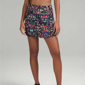 Lululemon hotty hot skirt black floral size 6